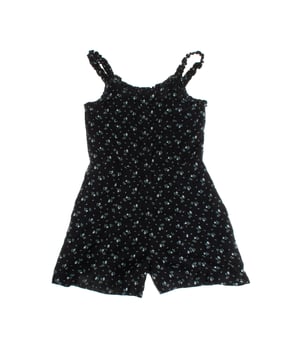 This short jumpsuit for girls stands out for its comfortable and versatile design, ideal for everyday wear.

 The straps feature gathered details, adding a fun and elegant touch.

 The loose fit allows for freedom of movement, while the gathered fit at the top ensures comfort.

 In addition, it has a practical button closure at the back, making it easy to put on and take off.

 It is a perfect option to maintain a modern and fresh style on any occasion.
 Composition: Exterior: 100% Viscose; Interior: 100% Viscose
 Care:
- Machine wash cold on delicate cycle.
 - Use mild detergents.
 - Use dryer at low temperature.
 - Iron at low temperatures.
 - Do not dry clean.