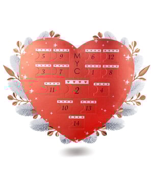Samenstelling: Messing Afwerking: 18k verguld roségoud Soort steen: Oostenrijks kristal Afmetingen (mm): 220 x 220 Aanvullende informatie: Deze prachtige verrassingsdoos bestaat uit 14 sieraden: 2 armbanden, 6 paar oorbellen en 6 hangers aan een ketting. De oorbellen zijn geschikt voor oren met gaatjes. Een geopende doos kan niet worden geretourneerd of geruild.