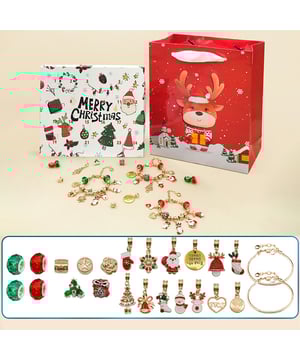 Composición: Acero inoxidable Acabado: Baño en oro de 18k Tipo de piedra: Cristal austriaco Color de la piedra: Cristal Observaciones: Este calendario de adviento está compuesto por: 13 charms, 9 cuentas y 2 pulseras. Cualquier caja abierta no podrá ser devuelta ni cambiada. El calendario mide: 17,5 cm x 20,5 cm. Viene con una adorable bolsa: 19,5 cm x 23,5 cm.