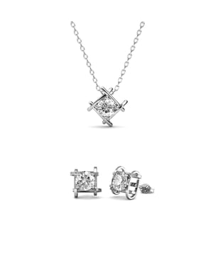 Samenstelling: Messing Afwerking: Rhodium Plated Steensoort: Oostenrijks kristal Aantal stenen (st.): 3 Steenkleur: Kristal Lengte ketting (mm): 400 + 50 Diameter oorbellen (mm): 7