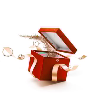 Composición: Latón Acabado: Baño en Oro Rosa 18k Tipo de Piedra: Cristal Austriaco Color de Piedra: Cristal Dimensiones (mm): 230 x 205 Esperar la Navidad, descubriendo un regalo en tu calendario de Adviento, cada día, es tan agradable. ¿Prefieres incluso hacer tu propio calendario de adviento? Hemos pensado en ti, con esta selección de 24 joyas… Para darte un capricho o para regalar. ¡En lugar de comprar un calendario de Adviento, hazlo tú mismo! 24 joyas, seleccionadas aleatoriamente entre nuestros stocks y colecciones actuales, para colocar en tu propio calendario de adviento y despertar cada mañana con una sorpresa irresistible. Detalles: 10 pares de pendientes, 9 colgantes en cadenas, 4 pulseras, 1 producto sorpresa Los pendientes son adecuados para orejas perforadas. Cada pieza de joyería viene en una bolsa. Se entrega sin calendario.
