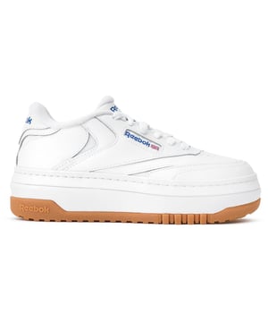 Ser extravagante es algo bueno. Estas zapatillas Club C Extra lo demuestran. Una plataforma exagerada te brinda un punto de vista elevado. Inspiradas en el efecto del desgaste del tiempo, estas zapatillas tienen una parte superior de cuero, capas superpuestas y subyacentes de gamuza y micro detalles textiles que brindan un aspecto en capas. La legendaria marca Reebok le da a estas zapatillas icónicas un aire de moda clásica.
