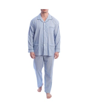 Kisses&Love men's pajamas. Classic men's pajamas made from premium poplin fabric!

 This men's pyjama set combines a long-sleeved shirt and long trousers. Made from soft, breathable materials, it ensures comfort all night long. Ideal for autumn/winter due to its length but also suitable for use all year round, this set offers a perfect balance between style and comfort for a restful night's sleep.

 Exclusive designs and a variety of prints: Men's pajamas are available in different colors of stripes and checks, allowing you to choose between different styles that reflect your personality and taste. From vibrant colors to softer ones, each pajama offers a unique and special touch.

 Easy Care & Durability: Made from durable cotton, the men's cotton pajamas are easy to machine wash and maintain their softness, color and shape wash after wash. This easy maintenance ensures that the pajamas remain a favorite item in your wardrobe, offering durability and practicality over time, especially during the colder seasons.

 Men's pajamas, the perfect gift for Mother's Day, anniversary, Christmas, New Year, birthday, and much more!

 Choose style, quality and comfort with Kisses&Love!
 Composition: 100% Cotton
 Care:
- Wash at max temperature. 30º.
 - Do not use bleach.
 - Do not use a dryer.
 - Iron at low temperature max. 110º.
 - Do not dry clean.