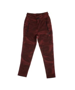 Jogger-Sporthose für Kinder, die bei jeder Aktivität Komfort und Stil bietet.

 Sie bestehen aus einem weichen und widerstandsfähigen Stoff und bieten Bewegungsfreiheit und Wärme.

 Sie haben einen verstellbaren elastischen Bund mit Kordelzug, der für eine individuelle und bequeme Passform sorgt.

 Reißverschlusstaschen vorne bieten sicheren Platz für kleine Gegenstände, während das GAP-Logo oben für einen unverwechselbaren, modernen Touch sorgt.

 Diese Hose eignet sich perfekt für sportliche Aktivitäten oder alltägliche Freizeitkleidung und bietet Stil und Funktionalität.
 Komposition: 83 % Baumwolle, 17 % Polyester
 Pflege:
- Maschinenwäsche kalt.
 - Verwenden Sie beim Waschen ähnliche Farben.
 - Vermeiden Sie die Verwendung von Bleichmitteln.
 - Bei niedriger Temperatur im Trockner trocknen.
 - Bei niedriger Temperatur bügeln.
 - Reinige chemisch nicht.