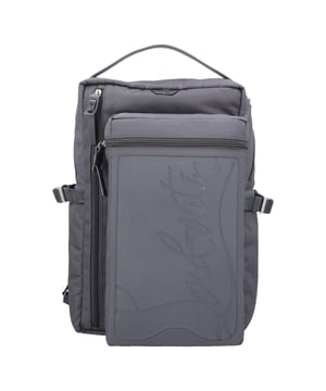 Mit seinen sportlichen Linien hebt der Loubideal-Rucksack in kleiner Größe die innovative Kreativität von Maison Christian Louboutin hervor. Er ist aus Loubi-rotem Gummi und rauchgrauem Stoff gefertigt und trägt die Signatur seines Schöpfers auf der Vorderseite.  
Maße: H 36 x B 24 x T 16 cm  
Maße: Breite: 160 mm, Länge: 240 mm, Höhe: 360 mm