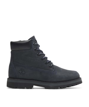 Juniors Timberland Courma Kik Mid Lace-Up Boots in navy.- Upper made with Premium Timberland® Leather. Timberland supports responsible manufacturing of leather via the Leather Working Group.- Traditional lace closure and convenient side zip.- Does it Fit? sockliner.- OrthoLite® footbed.- 100% recycled PET laces.- EVA midsole.- ReBOTL™ fabric lining containing 50% recycled PET plastic.- Rubber outsole.- Ref: A6BK6EP81
