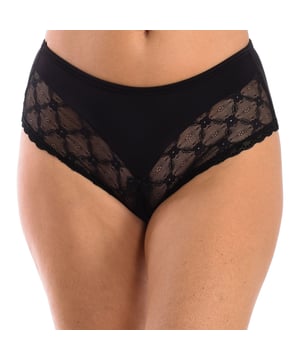 Das Brigitte-Culotte-Höschen mit Spitzenfront bietet eine perfekte Kombination aus Eleganz und Komfort, ideal für den täglichen Gebrauch und besondere Anlässe.

 Eigenschaften:

 - Spitze vorne.
 - Culottes-Schnitt, der den Körper vollständig und schmeichelhaft bedeckt.
 - Weiche und atmungsaktive Materialien.
 - Innenfutter.
 - Vielseitiges und funktionales Design, sowohl für den täglichen Gebrauch als auch für besondere Anlässe geeignet.
 - Sichere und bequeme Passform.

 Das Spitzen-Culotte-Höschen Brigitte ist ideal für Frauen, die ein bequemes, elegantes und raffiniertes Intimkleidungsstück suchen, das sich perfekt für jeden Anlass eignet und Stil, Komfort und Funktionalität vereint.
 Komposition: 84 % Polyamid, 14 % Elasthan, 2 % Baumwolle
 Pflege:
Bei maximaler Temperatur 30 °C waschen.
 Kein Bügeln.
 Benutzen Sie keine Bleiche.
 Verwenden Sie keinen Trockner.
 Reinige chemisch nicht.