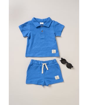 This Jacquard Jersey Polo Shirt, Shorts, and Sunglasses Set from Lily and Jack is made for cool dudes! With a stylish polo, comfy shorts, and trendy sunglasses, this set has everything your little one needs to look effortlessly cool while staying comfy and ready for adventure.