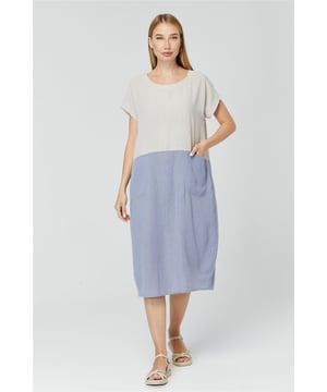 Die sorgfältig gestaltete Openwear-Kollektion von Homestore wurde entwickelt, um Ihren modernen und eleganten Stil bestmöglich zu unterstreichen. Unsere Produkte verbinden Raffinesse mit Komfort und bestehen aus hochwertigen Stoffen, die sich ideal für den Alltag oder besondere Anlässe eignen. Mit ihrer atmungsaktiven und leichten Struktur sind diese Designs für jede Jahreszeit geeignet und bieten vielseitige Styling-Möglichkeiten, wodurch sie zu einem unverzichtbaren Bestandteil Ihrer Garderobe werden.

Homestore verleiht der Modewelt mit seiner Liebe zum Detail und zeitlosen Designs eine einzigartige Note. Unsere Produkte sind mit eleganten Schnitten, modernen Linien und Langlebigkeit gefertigt, um den Stil jeder Frau perfekt zu ergänzen. Von klassisch bis modern bieten diese Stücke Komfort und Ästhetik in einem.
