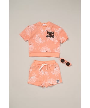 This set from Lily and Jack includes a thick printed tee, shorts with an all-over print, and matching round sunglasses—perfect for beach days! Stylish and comfortable, it’s the ideal outfit to keep your little one cool and looking great while enjoying the sun and sand.