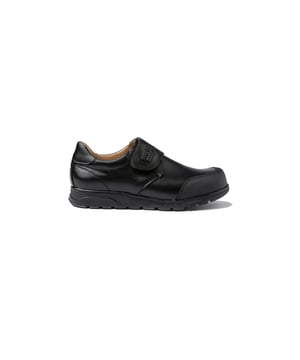 Eine klassische Linie. Bequem und flexibel, ideal für Schuluniformen. College-Blucher-Schuh mit verstärkter PVC-Zehenkappe aus Rindsnappaleder mit Klettverschluss. Der Innenraum besteht aus Naturlederfutter, Zehen- und Fersenschutz, Innensohle mit anatomischem Steg und rutschfester Gummisohle. In Spanien entworfene und hergestellte Schuhe.