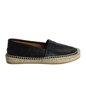 VINTAGE, RRP AS NEW
Add a touch of luxury to your everyday look with the Gucci Espadrille Flats. These versatile flats feature the GG Logo pattern embossed throughout. A braided jute midsole and rubber outsole complete the look.

Gucci Guccissima Signature Espadrille Flats in Black Leather
Condition: Excellent
Sign of wear: Light wear on the soles
Material: Leather
Color: Black
Size: IT34 / US4 / UK1
SKU: 301618