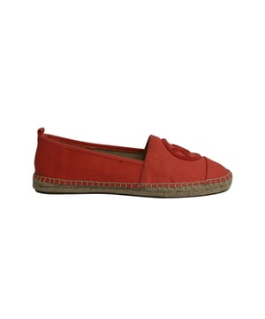 VINTAGE, RRP AS NEW
These Michael Kors espadrilles exude cool summer vibes while giving all the comfort to your feet. They bring along a well-built silhouette and the house's signature aesthetics. Wear them with anything: jeans, dresses, shorts.

Michael Kors Embroidered Logo Espadrilles in Coral Orange Cotton 
Condition: Very good 
Sign of wear: Fair sign of wear on insoles and soles 
Size: EU 38.5/US 8/UK 5.5 
Color: Coral orange
Material: Cotton 
SKU: 230842