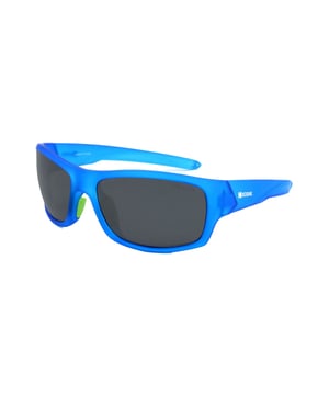 Estas gafas de sol para hombres Kodak combinan un diseño deportivo y moderno con detalles vibrantes que las hacen destacar.

Forma y diseño:
- Gafas de sol Kodak con forma rectangular curvada.

Material de la montura:
- La montura de estas gafas deportivas está hecha de policarbonato, un material conocido por su resistencia al impacto y ligereza.

Patillas:
- Las patillas también están hechas de policarbonato, coincidiendo con el material de la montura.

Detalles de la marca:
- Branding de Kodak en las patillas.

Lentes:
- Polarizadas: Sí.
- Progresivas: Sí, compatibles con lentes progresivas.
- Graduación: Sí, adaptables a tus necesidades visuales.
- Protección UV400 al 100%.

El color de las lentes de las gafas de sol puede variar ligeramente de las imágenes debido a efectos de iluminación o ajustes en el acabado del material, ¡pero siempre mantendrán su estilo y calidad!
Medidas: Altura de la lente: 40 mm. Ancho de la lente: 63 mm. Puente: 18 mm. Patillas: 135 mm.
Composición: Policarbonato.
Cuidado:
Usa un paño de microfibra para limpiar las lentes y evitar rasguños.