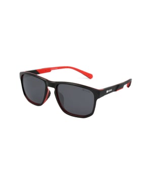 Estas gafas de sol para hombres de Kodak combinan un diseño clásico y moderno con detalles discretos que añaden sofisticación.

Forma y diseño:
- Gafas de sol cuadradas de Kodak, ideales para un estilo versátil y atemporal.

Material de la montura:
- Hechas de Nylon TR90, un material ultra ligero, flexible y resistente, estas gafas garantizan comodidad durante todo el día.

Patillas:
- Las patillas también están hechas de TR90, coincidendo con el material de la montura.

Detalles de la marca:
- Logo de Kodak en las patillas.

Cristales:
- Polarizados: Sí.
- Progresivos: Sí, compatibles con lentes progresivos.
- Graduación: Sí, adaptables a tus necesidades visuales.
- Protección UV400 al 100%.

El color de los cristales de las gafas puede variar ligeramente de las imágenes debido a efectos de iluminación o ajustes en el acabado del material, ¡pero siempre mantendrán su estilo y calidad!
Medidas: Altura del cristal: 42 mm. Ancho del cristal: 57 mm. Puente: 19 mm. Patillas: 145 mm.
Composición: Nylon TR90
Cuidado:
Utiliza un paño de microfibra para limpiar los cristales y evitar rayones.