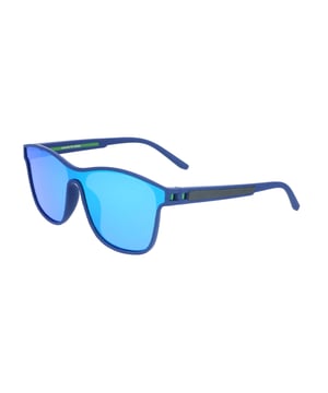 Estas gafas de sol unisex de Kodak combinan un diseño deportivo y moderno con detalles vibrantes que las hacen destacar.

Forma y diseño:
- Gafas de sol Kodak con una forma cuadrada amplia, tipo máscara.

Material del marco:
- El marco de estas gafas de sol está hecho completamente de nailon, TR90.

Patillas:
- Las patillas también están hechas de nailon, igual que el material del marco.

Detalles de la marca:
- Logo de Kodak en las patillas.

Cristales:
- Los lentes son polarizados.
- Protección UV400 al 100%.

El color de los lentes de las gafas de sol puede variar ligeramente de las imágenes debido a efectos de iluminación o ajustes en el acabado del material, ¡pero siempre mantendrán su estilo y calidad!
Medidas: Altura del lente: 46 mm. Ancho del lente: 55 mm. Puente: 17 mm. Patillas: 140 mm.
Composición: Nailon TR90
Cuidado:
Utiliza un paño de microfibra para limpiar los lentes y evitar rayones.
