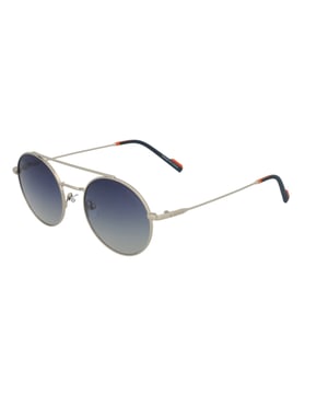 Estas gafas de sol casuales de Kodak combinan un diseño clásico y funcionalidad con un marco de metal y lentes redondos polarizados. Ofrecen una protección UV confiable, reflejando la calidad y precisión óptica características de la marca Kodak.

Forma y diseño:
- Estas gafas de sol Kodak tienen una forma redonda clásica.
- Doble puente.

Material del marco:
- El marco de estas gafas está hecho completamente de metal.
- El uso de metal proporciona durabilidad, ligereza y un acabado elegante al marco.

Templos de metal:
- Los templos también están hechos de metal, a juego con el material del marco.
- El metal en los templos agrega resistencia y estabilidad a la estructura de las gafas.

Detalles de la marca:
- Logo de Kodak en los templos.

Gafas:
- Los lentes son polarizados.
- Progresivo: Sí.
- Ajustable: Sí.
- Protección UV400 al 100%.

El color de los lentes de las gafas de sol puede variar ligeramente de las imágenes debido a efectos de iluminación o ajustes en el acabado del material, ¡pero siempre conservarán su estilo y calidad!
Medidas: Altura del lente: 47 mm. Ancho del lente: 51 mm. Puente: 20 mm. Templos: 145 mm.
Composición: Metal
Cuidado:
Utiliza un paño de microfibra para limpiar los lentes y evitar rasguños.