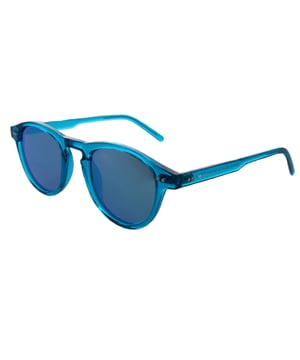 Si te gusta lucir lo último en moda y los accesorios son vitales para tu imagen general, no te pierdas las gafas de sol unisex Kodak CF90006.

Forma y diseño:
- Gafas de sol Kodak con una forma redonda clásica.

Material de la montura:
- La montura de estas gafas está hecha de policarbonato, un material conocido por su resistencia al impacto y ligereza.

Patillas:
- Las varillas también están hechas de policarbonato, igual que el material de la montura.

Detalles de la marca:
- Logo de Kodak en las patillas.

Lentes:
- Polarizadas: Sí.
- Progresivas: Sí, compatibles con lentes progresivas.
- Graduación: Sí, adaptables a tus necesidades visuales.
- Protección 100% UV400.

El color de los lentes de las gafas puede variar ligeramente de las imágenes debido a efectos de iluminación o ajustes en el acabado del material, ¡pero siempre mantendrán su estilo y calidad!
Medidas: Altura de lente: 41 mm. Ancho de lente: 47 mm. Puente: 21 mm. Patillas: 145 mm.
Composición: Policarbonato.
Cuidado:
Usa un paño de microfibra para limpiar los lentes y evitar rayones.