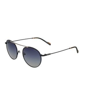 Estas gafas de sol casuales de Kodak combinan diseño clásico y funcionalidad con un armazón metálico y lentes redondos polarizados. Ofrecen una protección UV confiable, reflejando la calidad y la precisión óptica características de la marca Kodak.

Forma y diseño:
- Gafas de sol Kodak con una forma redonda clásica y barra decorativa de metal.

Material del armazón:
- El armazón de estas gafas de sol está hecho completamente de metal.
- El uso de metal proporciona durabilidad, ligereza y un acabado elegante al armazón.

Templos de metal:
- Los templos también están hechos de metal, combinando con el material del armazón.
- El metal en los templos añade fuerza y estabilidad a la estructura de las gafas de sol.

Detalles de la marca:
- Logotipo de Kodak en los templos.

Lentes:
- Las lentes son polarizadas.
- Progresivas: Sí.
- Ajustables: Sí.
- Protección UV400 al 100%.

El color de las lentes de las gafas de sol puede variar ligeramente de las imágenes debido a efectos de iluminación o ajustes en el acabado del material, ¡pero siempre mantendrán su estilo y calidad!
Medidas: Altura de lente: 47 mm. Ancho de lente: 53 mm. Puente: 21 mm. Templos: 145 mm.
Composición: Metal
Cuidado:
Utiliza un paño de microfibra para limpiar las lentes y evitar arañazos.