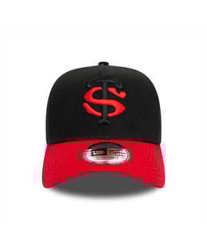 Juniors New Era Stade Toulousain Core Trucker Cap in black.- Stretch-snap.- Mesh back and sides.- Structured crown.- Stade Toulousain logo on front.- New Era Flag embroidered on left.- Curved visor.- 100% Cotton.- Ref: 60471450