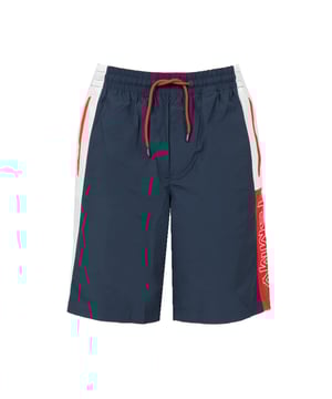 Corte sencillo y cómodo
Talle medio
Cintura elástica con cordón ajustable
Imitación de bragueta
Bolsillos insertados en los costados
Bolsillo trasero
Parche con logotipo en el bolsillo trasero
Estampado del nombre de la marca a lo largo de la pierna izquierda
Hechos con tela de alta calidad