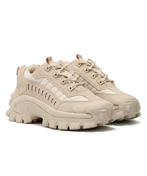Comfortabele schoenen ontworpen voor superieure ondersteuning. Voorzien van een zacht EVA-schuim voetbed voor langdurige demping, een ademende nylon mesh sokvoering voor een betere luchtstroom en een duurzame rubberen buitenzool voor tractie en stabiliteit.