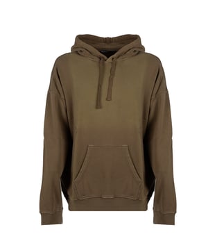 La sudadera con capucha es la elección perfecta para los días más fríos, combinando comodidad y un aspecto moderno, lo que la convierte en un elemento indispensable del armario para cualquier ocasión.

El bolsillo tipo canguro no solo añade practicidad, permitiendo guardar pequeños objetos, sino que también subraya el carácter informal de la sudadera, lo que la hace una excelente opción para salidas diarias.

Los estilosos desvanecimientos de color le dan a la sudadera un carácter único, haciendo que cada pieza sea inigualable, lo que sin duda atraerá la atención y te hará destacar entre la multitud.

Los puños elásticos en las mangas aseguran comodidad al llevarla, manteniendo el calor y adaptándose al cuerpo, lo que hace que la sudadera sea no solo estilosa, sino también funcional.