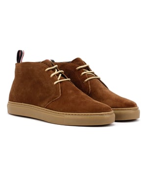 Chukka Stiefel  mit einem hochwertigen Wildleder-Obermaterial für einen eleganten, zeitlosen Look. Verfügt über eine strapazierfähige Gummisohle für überragende Traktion und Komfort. Perfekt für lässige und smart-casual Styling.
