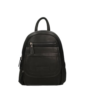 Mochila de hombre. El cierre es con cremallera. Los bolsillos internos son uno con cremallera y otro abierto. Los bolsillos externos son uno en la parte delantera con cremallera, uno en la parte delantera con botón magnético y otro en la parte trasera con cremallera. Falta la correa para el hombro. El mango es de piel. Hay un compartimento interno. El material exterior es auténtica piel de becerro engrasada. Internamente está forrado en tejido 70% algodón - 30% poliéster. Medidas: 33x25x11 cm. Producto de moda