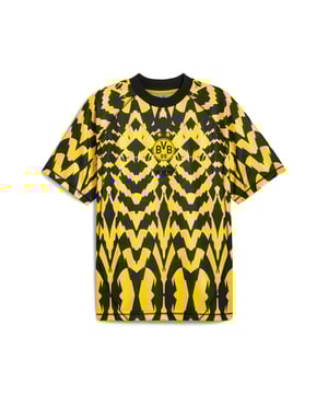 PRODUCT STORY: Express your passion for Die Schwarzgelben while making an everyday style statement in this retro-inspired jersey. The iconic club crest, short sleeves and regular fit let you showcase your BVB pride in comfort. FEATURES & BENEFITS: Made with at least 50% recycled materials. DETAILS: Regular fit; 190 gsm, Piqué; Crew neck; Short sleeves; Official team branding.  Our model is 188 cm tall and is wearing size M UK.