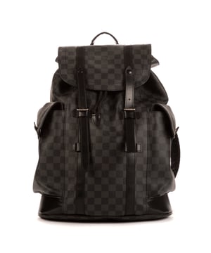 Louis Vuitton Tassen Christopher  Rugzak in de Grafiet Gecoat canvas in de Zilver  hardware. Het product is in In Uitstekende Staat (A).
  Afmetingen: 33x44x12 cm 
  Inclusief accessoires: NONE
      
  BrandCo Paris vindt zeldzame artikelen in de beste staat voor ongelooflijke prijzen. Het is de moeite waard om geduldig te zijn! Koop met vertrouwen: alle artikelen van BrandCo Paris worden zorgvuldig geselecteerd en geverifieerd door ons team van experts.

  Alle artikelen worden geleverd met een certificaat van echtheid en verpakt door BrandCo Paris.

  Classificatietabel voor de conditie van het artikel:

  N (als nieuw)
  AA (perfecte staat)
  A (uitstekende staat)
  AB (zeer goede staat)
  B (goede/redelijke staat)