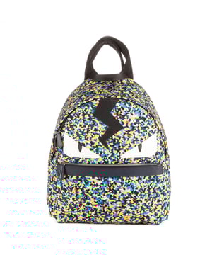 Fendi Tassen Monster Backpack  Rugzak in de Blauw/Geel/Zwart Doek in de Zilver  hardware. Het product is in In Perfecte Staat (AA).
  Afmetingen: 33x30x15 cm 
  Inclusief accessoires: "Booklet, Dustbag"
      
  BrandCo Paris vindt zeldzame artikelen in de beste staat voor ongelooflijke prijzen. Het is de moeite waard om geduldig te zijn! Koop met vertrouwen: alle artikelen van BrandCo Paris worden zorgvuldig geselecteerd en geverifieerd door ons team van experts.

  Alle artikelen worden geleverd met een certificaat van echtheid en verpakt door BrandCo Paris.

  Classificatietabel voor de conditie van het artikel:

  N (als nieuw)
  AA (perfecte staat)
  A (uitstekende staat)
  AB (zeer goede staat)
  B (goede/redelijke staat)