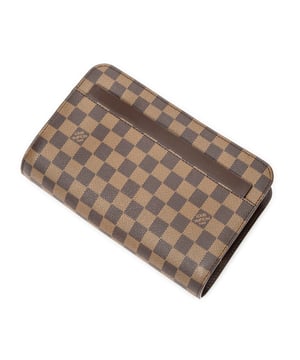 Louis Vuitton Tassen Saint Louis  Handtas in de Bruin Gecoat canvas in de Gouden Messing  hardware. Het product is in In Uitstekende Staat (A).
  Afmetingen: 25x16x6 cm 
  Inclusief accessoires: 
      
  BrandCo Paris vindt zeldzame artikelen in de beste staat voor ongelooflijke prijzen. Het is de moeite waard om geduldig te zijn! Koop met vertrouwen: alle artikelen van BrandCo Paris worden zorgvuldig geselecteerd en geverifieerd door ons team van experts.

  Alle artikelen worden geleverd met een certificaat van echtheid en verpakt door BrandCo Paris.

  Classificatietabel voor de conditie van het artikel:

  N (als nieuw)
  AA (perfecte staat)
  A (uitstekende staat)
  AB (zeer goede staat)
  B (goede/redelijke staat)