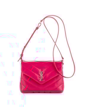 Yves Saint Laurent Bolsas Mini Loulou  Bolso bandolera en Rosa Piel de becerro y Plata hardware. El producto está en Como Nuevo (N).
  Dimensiones: 19x15x7 cm 
  Accesorios incluidos: Strap
    
  BrandCo Paris encuentra artículos raros y en las mejores condiciones a precios increíbles. ¡Vale la pena tener paciencia! Compra con confianza: todos los artículos de BrandCo Paris son seleccionados y autenticados cuidadosamente por nuestro equipo de expertos.
  Todos los artículos vienen con un certificado de autenticidad y un embalaje entregado por BrandCo Paris.
  Tabla de clasificación de la condición del artículo
  N (como nuevo)
  AA (perfecto estado)
  A (excelente estado)
  AB (muy buen estado)
  B (bueno/regular)