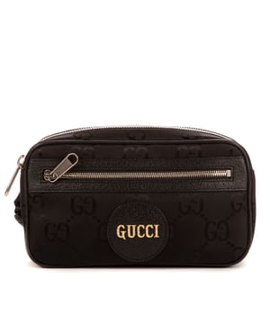 Gucci Bolsas Econyl Off the Grid  Riñonera en Negro Lienzo y Latón hardware. El producto está en en Perfectas Condiciones (AA).
  Dimensiones: 20x13x5 cm 
  Accesorios incluidos: NONE
    
  BrandCo Paris encuentra artículos raros y en las mejores condiciones a precios increíbles. ¡Vale la pena tener paciencia! Compra con confianza: todos los artículos de BrandCo Paris son seleccionados y autenticados cuidadosamente por nuestro equipo de expertos.
  Todos los artículos vienen con un certificado de autenticidad y un embalaje entregado por BrandCo Paris.
  Tabla de clasificación de la condición del artículo
  N (como nuevo)
  AA (perfecto estado)
  A (excelente estado)
  AB (muy buen estado)
  B (bueno/regular)