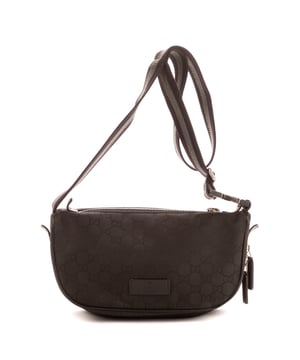 Gucci Taschen Bumbag  Bauchtasche und Schwarz Leinwand und Silber hardware. Das Produkt ist auf In Uitstekende Staat (A).
  Abmessungen: 26x12x14 cm 
  Zubehör inklusive: NONE
  
  BrandCo Paris hat seltene Artikel und die besten Konditionen zu unglaublichen Preisen vorgestellt. ¡Vale la pena tener paciencia! Kaufen Sie mit Vertrauen: Alle Artikel von BrandCo Paris sind von unserem Expertenteam ausgewählt und authentisch.
  Alle Artikel enthalten ein Echtheitszertifikat und wurden von BrandCo Paris übernommen.
  Tabelle zur Klassifizierung des Artikelzustands
  N (wie neu)
  AA (perfekter Zustand)
  A (ausgezeichneter Zustand)
  AB (sehr guter Zustand)
  B (gut/mittelmäßig)