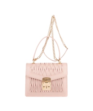 Miu Miu Taschen Top Handle Crossbody  Umhängetasche und Opale Beige Kalbsleder und Gold hardware. Das Produkt ist auf In Perfecte Staat (AA).
  Abmessungen: 20x16x5 cm 
  Zubehör inklusive: "Strap, Card"
  
  BrandCo Paris hat seltene Artikel und die besten Konditionen zu unglaublichen Preisen vorgestellt. ¡Vale la pena tener paciencia! Kaufen Sie mit Vertrauen: Alle Artikel von BrandCo Paris sind von unserem Expertenteam ausgewählt und authentisch.
  Alle Artikel enthalten ein Echtheitszertifikat und wurden von BrandCo Paris übernommen.
  Tabelle zur Klassifizierung des Artikelzustands
  N (wie neu)
  AA (perfekter Zustand)
  A (ausgezeichneter Zustand)
  AB (sehr guter Zustand)
  B (gut/mittelmäßig)