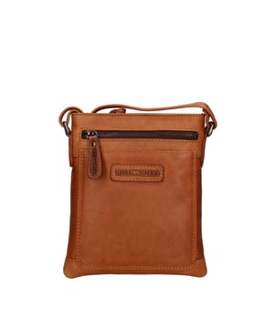 Bolso bandolera para hombre. El cierre es con cremallera. Los bolsillos internos son uno con cremallera y otro abierto. Los bolsillos externos son un bolsillo con cremallera y un bolsillo frontal abierto y un bolsillo trasero con cremallera. La bandolera es ajustable en piel. Falta el mango. Hay un compartimento interno. El material exterior es auténtica piel de becerro engrasada. Internamente está forrado en tejido 70% algodón - 30% poliéster. Medidas: 18x21x4 cm. Producto de moda