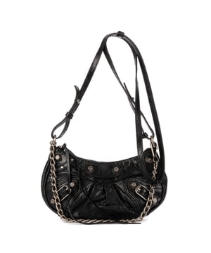 Balenciaga Bolsas Mini Cagole Crossbody  Bolso bandolera en Negro Piel de becerro y Latón envejecido hardware. El producto está en en Perfectas Condiciones (AA).
  Dimensiones: 21x10x5 cm 
  Accesorios incluidos: "Strap, Dustbag"
    
  BrandCo Paris encuentra artículos raros y en las mejores condiciones a precios increíbles. ¡Vale la pena tener paciencia! Compra con confianza: todos los artículos de BrandCo Paris son seleccionados y autenticados cuidadosamente por nuestro equipo de expertos.
  Todos los artículos vienen con un certificado de autenticidad y un embalaje entregado por BrandCo Paris.
  Tabla de clasificación de la condición del artículo
  N (como nuevo)
  AA (perfecto estado)
  A (excelente estado)
  AB (muy buen estado)
  B (bueno/regular)
