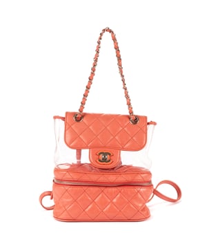 Chanel Tassen Ltd. Ed. 2018 Aquarium PVC Backpack  Rugzak in de Roze/Transparant Kalfsleer in de Zilver  hardware. Het product is in In Uitstekende Staat (A).
  Afmetingen: 24x21x11 cm 
  Inclusief accessoires: Sticker
      
  BrandCo Paris vindt zeldzame artikelen in de beste staat voor ongelooflijke prijzen. Het is de moeite waard om geduldig te zijn! Koop met vertrouwen: alle artikelen van BrandCo Paris worden zorgvuldig geselecteerd en geverifieerd door ons team van experts.

  Alle artikelen worden geleverd met een certificaat van echtheid en verpakt door BrandCo Paris.

  Classificatietabel voor de conditie van het artikel:

  N (als nieuw)
  AA (perfecte staat)
  A (uitstekende staat)
  AB (zeer goede staat)
  B (goede/redelijke staat)