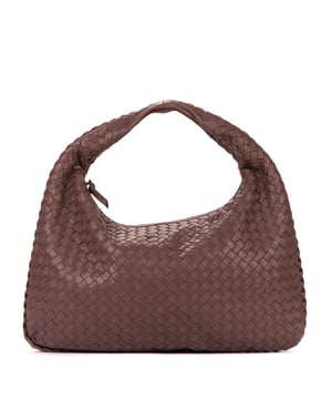 Bottega Veneta Bolsas Medium Hobo  Bolso en Rosa Piel de becerro y Oro hardware. El producto está en en Excelentes Condiciones (A).
  Dimensiones: 38x23x5 cm 
  Accesorios incluidos: "Mirror, Dustbag"
    
  BrandCo Paris encuentra artículos raros y en las mejores condiciones a precios increíbles. ¡Vale la pena tener paciencia! Compra con confianza: todos los artículos de BrandCo Paris son seleccionados y autenticados cuidadosamente por nuestro equipo de expertos.
  Todos los artículos vienen con un certificado de autenticidad y un embalaje entregado por BrandCo Paris.
  Tabla de clasificación de la condición del artículo
  N (como nuevo)
  AA (perfecto estado)
  A (excelente estado)
  AB (muy buen estado)
  B (bueno/regular)