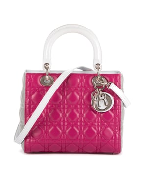 Dior Bolsas Medium Lady Dior Zip PM Bolso en Rosa/Gris Piel de becerro y SiLouis Vuittoner hardware. El producto está en en Perfectas Condiciones (AA).
  Dimensiones: 24x21x12 cm 
  Accesorios incluidos: "Strap, Card"
    
  BrandCo Paris encuentra artículos raros y en las mejores condiciones a precios increíbles. ¡Vale la pena tener paciencia! Compra con confianza: todos los artículos de BrandCo Paris son seleccionados y autenticados cuidadosamente por nuestro equipo de expertos.
  Todos los artículos vienen con un certificado de autenticidad y un embalaje entregado por BrandCo Paris.
  Tabla de clasificación de la condición del artículo
  N (como nuevo)
  AA (perfecto estado)
  A (excelente estado)
  AB (muy buen estado)
  B (bueno/regular)