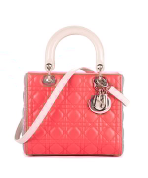 Dior Bolsas Medium Lady Dior Zip PM Bolso en Rosa Piel de becerro y SiLouis Vuittoner hardware. El producto está en en Perfectas Condiciones (AA).
  Dimensiones: 24x21x12 cm 
  Accesorios incluidos: "Strap, Dustbag"
    
  BrandCo Paris encuentra artículos raros y en las mejores condiciones a precios increíbles. ¡Vale la pena tener paciencia! Compra con confianza: todos los artículos de BrandCo Paris son seleccionados y autenticados cuidadosamente por nuestro equipo de expertos.
  Todos los artículos vienen con un certificado de autenticidad y un embalaje entregado por BrandCo Paris.
  Tabla de clasificación de la condición del artículo
  N (como nuevo)
  AA (perfecto estado)
  A (excelente estado)
  AB (muy buen estado)
  B (bueno/regular)