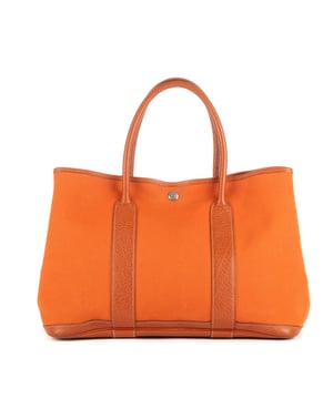 Hermès Taschen Garden Party PM Handtasche und Orange/Hellbraun Leinwand und Silber hardware. Das Produkt ist auf In Uitstekende Staat (A).
  Abmessungen: 36x25x20 cm 
  Zubehör inklusive: None
  
  BrandCo Paris hat seltene Artikel und die besten Konditionen zu unglaublichen Preisen vorgestellt. ¡Vale la pena tener paciencia! Kaufen Sie mit Vertrauen: Alle Artikel von BrandCo Paris sind von unserem Expertenteam ausgewählt und authentisch.
  Alle Artikel enthalten ein Echtheitszertifikat und wurden von BrandCo Paris übernommen.
  Tabelle zur Klassifizierung des Artikelzustands
  N (wie neu)
  AA (perfekter Zustand)
  A (ausgezeichneter Zustand)
  AB (sehr guter Zustand)
  B (gut/mittelmäßig)