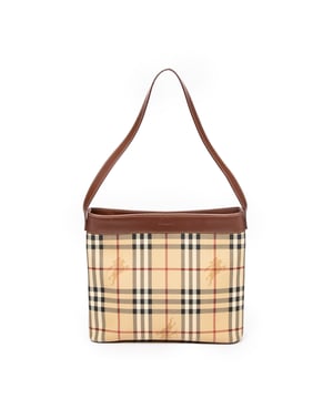 Burberry Tassen Square Open Tote  Schoudertas in de Beige/Bruin Gecoat canvas in de Goud  hardware. Het product is in In Uitstekende Staat (A).
  Afmetingen: 28x23x8 cm 
  Inclusief accessoires: 
      
  BrandCo Paris vindt zeldzame artikelen in de beste staat voor ongelooflijke prijzen. Het is de moeite waard om geduldig te zijn! Koop met vertrouwen: alle artikelen van BrandCo Paris worden zorgvuldig geselecteerd en geverifieerd door ons team van experts.

  Alle artikelen worden geleverd met een certificaat van echtheid en verpakt door BrandCo Paris.

  Classificatietabel voor de conditie van het artikel:

  N (als nieuw)
  AA (perfecte staat)
  A (uitstekende staat)
  AB (zeer goede staat)
  B (goede/redelijke staat)