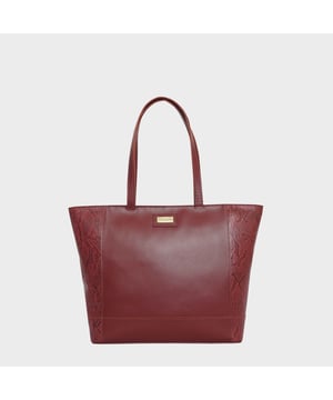 The ‘Klara’ large unlined tote bag is beautifully handcrafted with designer Animal Snake Print Leather on the sides and premium smooth leather on the front and back. It features a zip top closure for you to store your essentials safely and securely. This leather shopper is designed to ensure you don’t run out of space and have ample room for all your necessities when you’re out and about. Stand out with ‘Klara’, the perfect travel companion ideal for all occasions.
Secured zip top closure opens to a roomy unlined interior. Easily fits a 13-inch laptop. Double stitching on the handles for extra reinforcement and strength to avoid handle snapping. Reinforced base to avoid bulging when stuffed. Unlined natural leather shopper made to last a lifetime. Leather shoulder handle for easy pick up and go. Adorned with the inimitable Assots London brushed gold clean finish logo demonstrating it’s premium quality. Fittings colour: Antique Brass. Composition: Body: 100% Genuine Leather. Lining: Unlined.
DISCLAIMER : All pictures shown are for illustration purpose only. Actual product colour may vary due to different ambience lighting or the screen display settings. Size- W42.5cm x H29cm x D10.5cm.