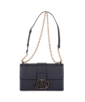 Dior Tassen Montaigne 30 Schoudertas in de Marine Kalfsleer in de Zilver  hardware. Het product is in In Perfecte Staat (AA).
  Afmetingen: 24x17x7 cm 
  Inclusief accessoires: Card, Dustbag
      
  BrandCo Paris vindt zeldzame artikelen in de beste staat voor ongelooflijke prijzen. Het is de moeite waard om geduldig te zijn! Koop met vertrouwen: alle artikelen van BrandCo Paris worden zorgvuldig geselecteerd en geverifieerd door ons team van experts.

  Alle artikelen worden geleverd met een certificaat van echtheid en verpakt door BrandCo Paris.

  Classificatietabel voor de conditie van het artikel:

  N (als nieuw)
  AA (perfecte staat)
  A (uitstekende staat)
  AB (zeer goede staat)
  B (goede/redelijke staat)