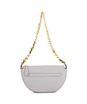 Burberry Bolsas Zip Olimpia  Bolso bandolera en Gris Piel de becerro y Oro hardware. El producto está en Como Nuevo (N).
  Dimensiones: 23x14x4 cm 
  Accesorios incluidos: Dustbag
    
  BrandCo Paris encuentra artículos raros y en las mejores condiciones a precios increíbles. ¡Vale la pena tener paciencia! Compra con confianza: todos los artículos de BrandCo Paris son seleccionados y autenticados cuidadosamente por nuestro equipo de expertos.
  Todos los artículos vienen con un certificado de autenticidad y un embalaje entregado por BrandCo Paris.
  Tabla de clasificación de la condición del artículo
  N (como nuevo)
  AA (perfecto estado)
  A (excelente estado)
  AB (muy buen estado)
  B (bueno/regular)