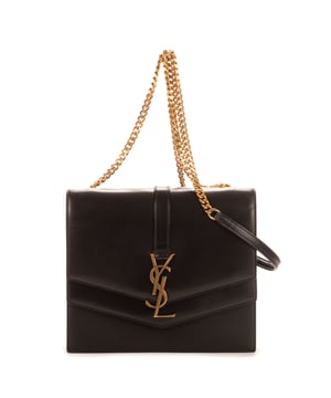 Yves Saint Laurent Bolsas Sulpice  Bolso bandolera en Negro Piel de becerro y Oro hardware. El producto está en en Perfectas Condiciones (AA).
  Dimensiones: 23x19x6 cm 
  Accesorios incluidos: Dustbag
    
  BrandCo Paris encuentra artículos raros y en las mejores condiciones a precios increíbles. ¡Vale la pena tener paciencia! Compra con confianza: todos los artículos de BrandCo Paris son seleccionados y autenticados cuidadosamente por nuestro equipo de expertos.
  Todos los artículos vienen con un certificado de autenticidad y un embalaje entregado por BrandCo Paris.
  Tabla de clasificación de la condición del artículo
  N (como nuevo)
  AA (perfecto estado)
  A (excelente estado)
  AB (muy buen estado)
  B (bueno/regular)