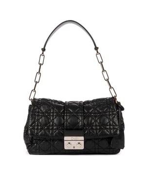 Dior Bolsas New Look  Bolso bandolera en Negro Piel de becerro y Plata hardware. El producto está en en Excelentes Condiciones (A).
  Dimensiones: 25x15x11 cm 
  Accesorios incluidos: "Key in Clochette, Spare Key, Dustbag"
    
  BrandCo Paris encuentra artículos raros y en las mejores condiciones a precios increíbles. ¡Vale la pena tener paciencia! Compra con confianza: todos los artículos de BrandCo Paris son seleccionados y autenticados cuidadosamente por nuestro equipo de expertos.
  Todos los artículos vienen con un certificado de autenticidad y un embalaje entregado por BrandCo Paris.
  Tabla de clasificación de la condición del artículo
  N (como nuevo)
  AA (perfecto estado)
  A (excelente estado)
  AB (muy buen estado)
  B (bueno/regular)